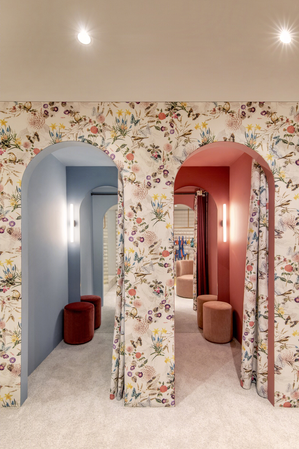 巴西品牌 Scarf Me 巴塞罗那展厅——清新石材中的多彩展示-9