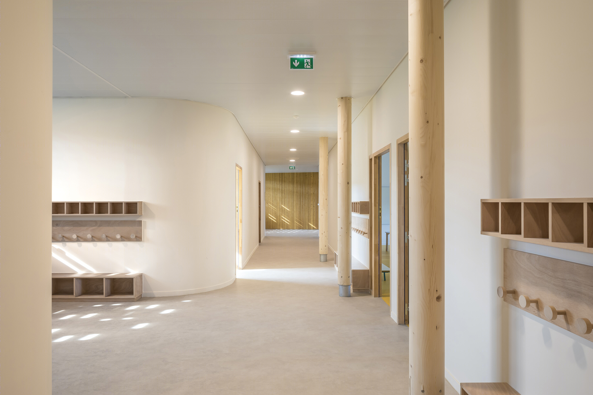 Jean Louis Étienne School 教育建筑设计-8