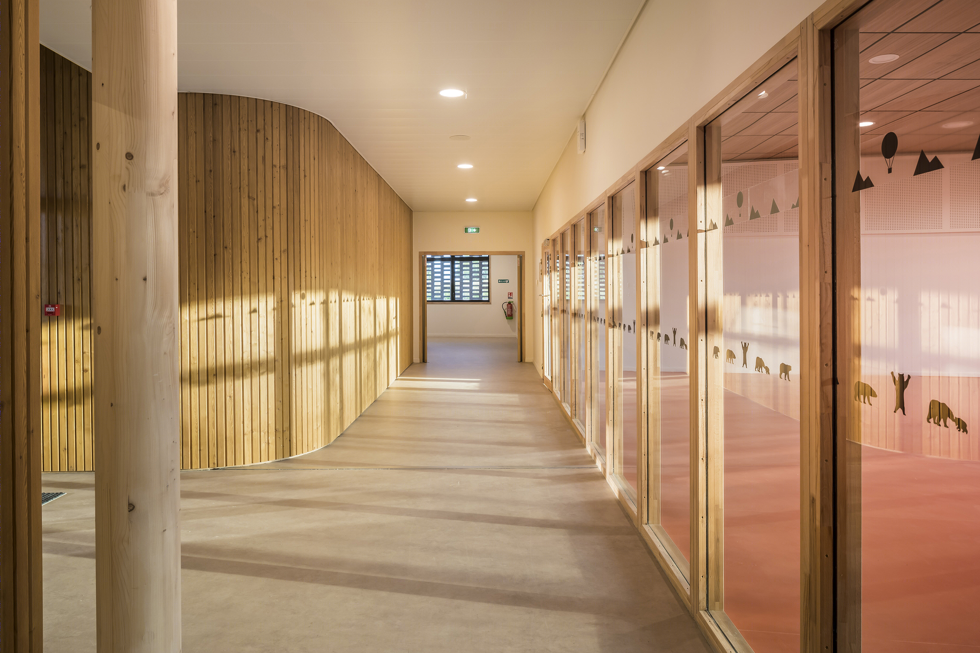 Jean Louis Étienne School 教育建筑设计-10