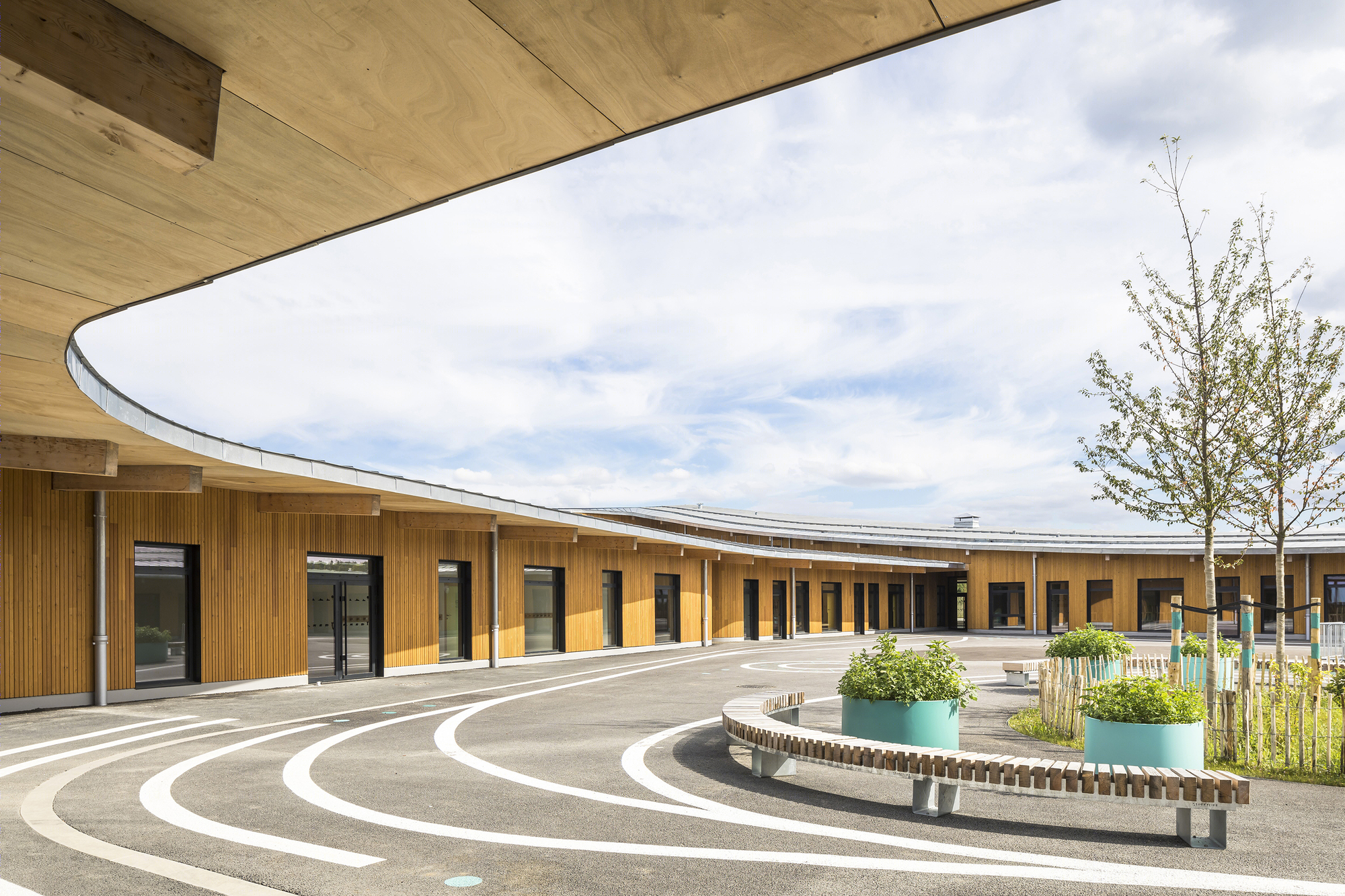 Jean Louis Étienne School 教育建筑设计-12