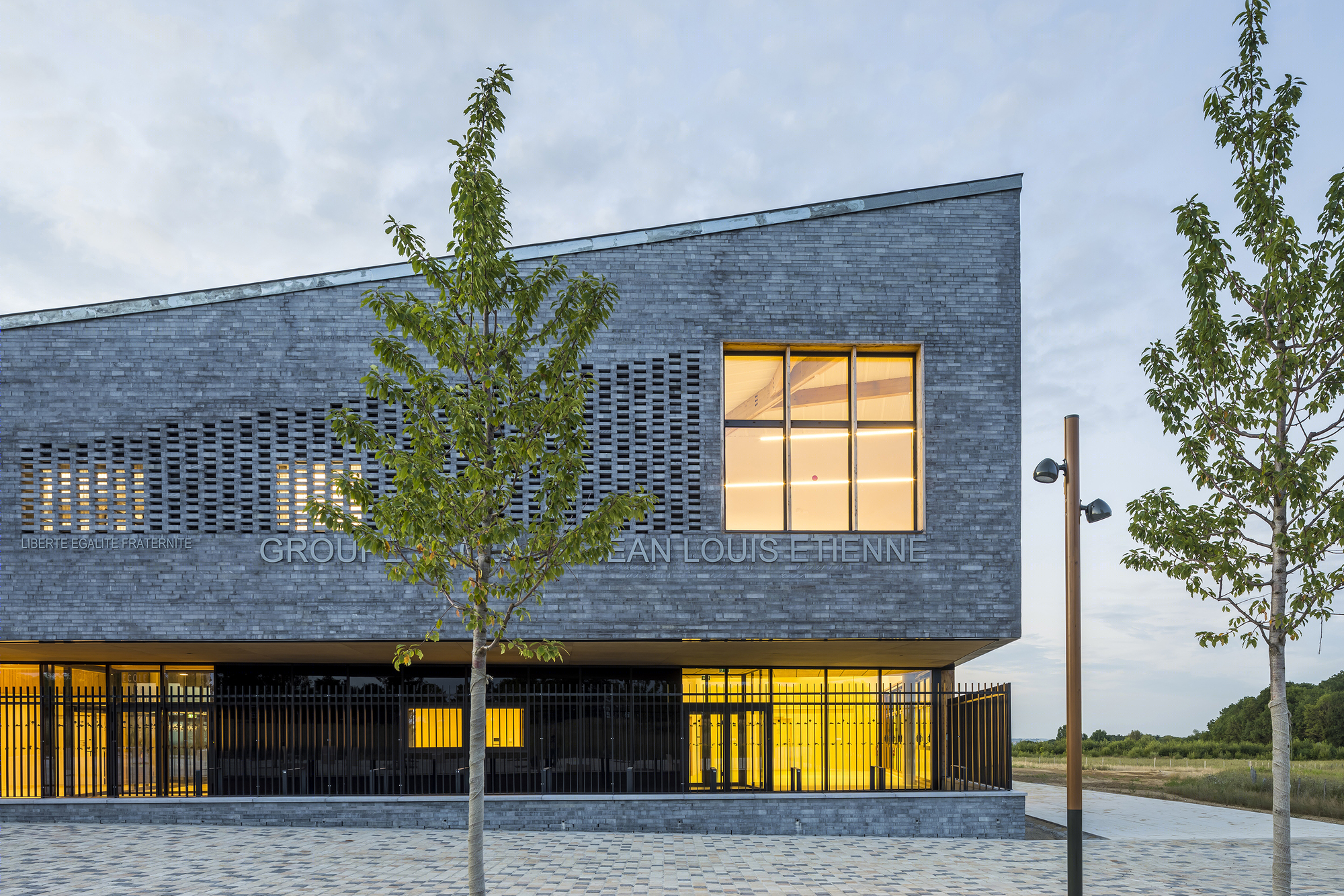 Jean Louis Étienne School 教育建筑设计-14