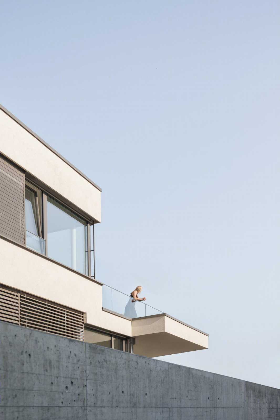 瑞士穆尔 HDPF 设计极简住宅 温暖木质与明亮白墙的对比-18