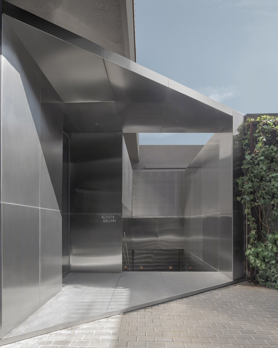 巴塞罗那 Alzueta 画廊不锈钢入口设计丨西班牙巴塞罗那丨Francesc Rifé Studio-10