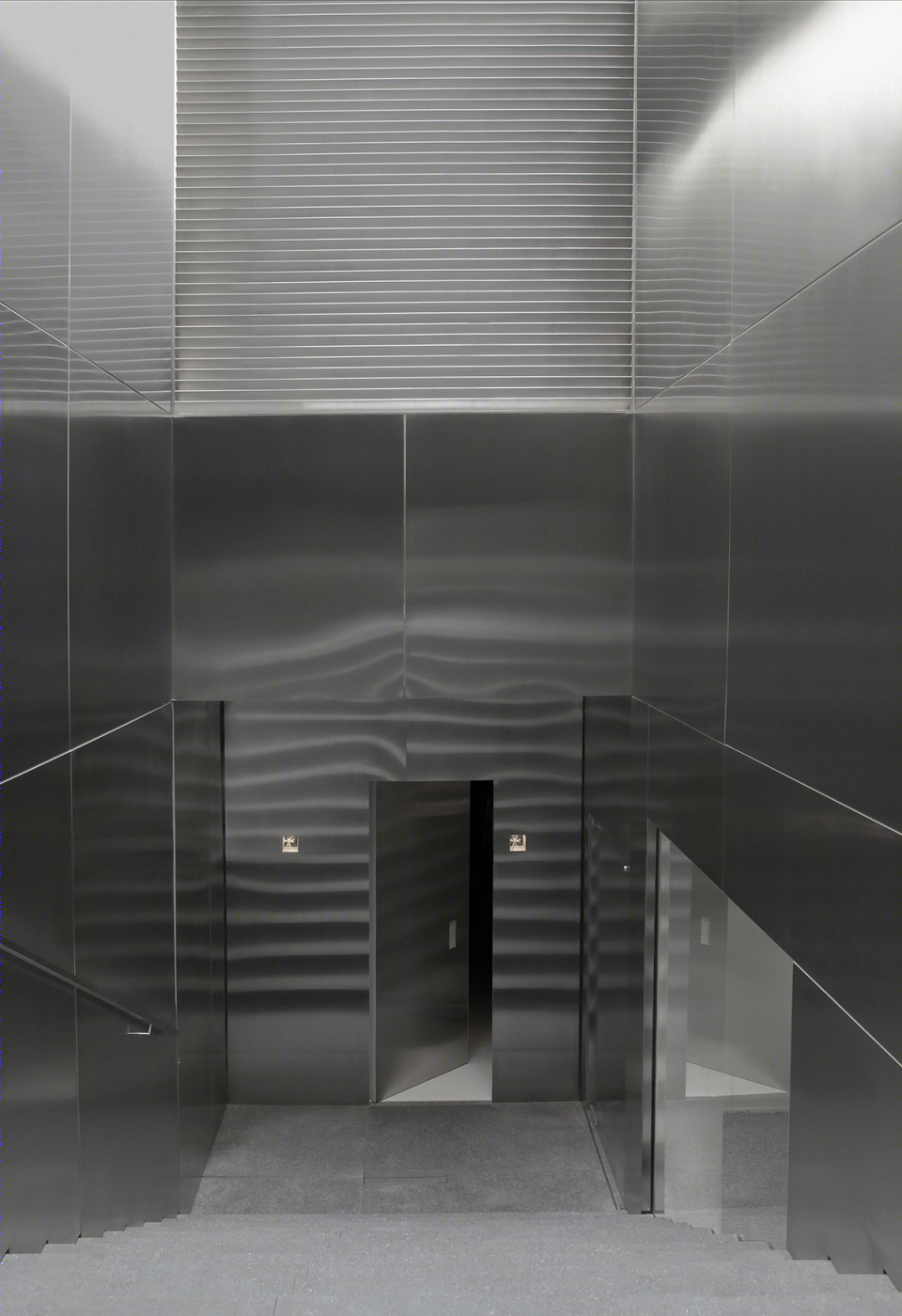 巴塞罗那 Alzueta 画廊不锈钢入口设计丨西班牙巴塞罗那丨Francesc Rifé Studio-13