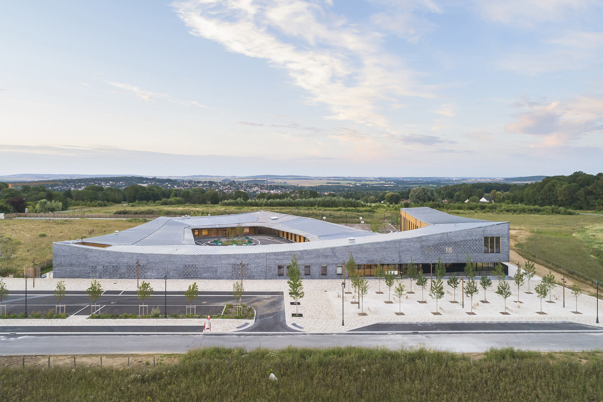 Jean Louis Étienne School 教育建筑设计-17