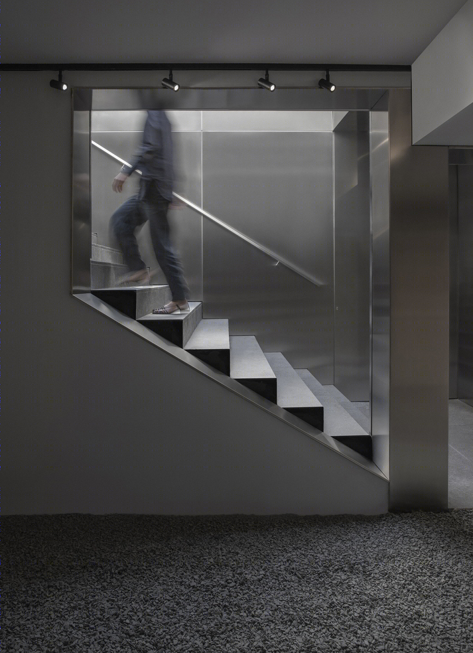 巴塞罗那 Alzueta 画廊不锈钢入口设计丨西班牙巴塞罗那丨Francesc Rifé Studio-16