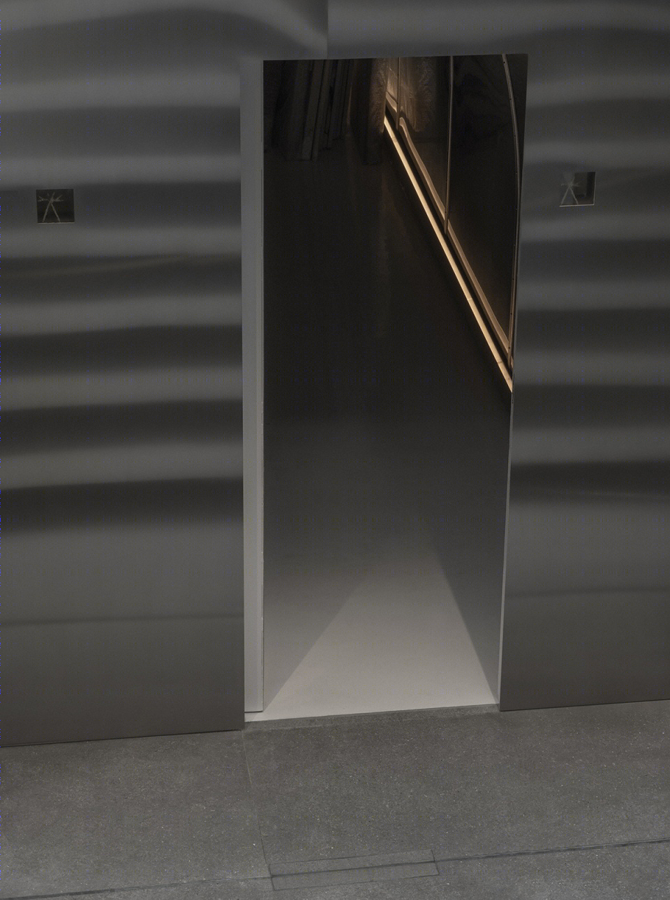 巴塞罗那 Alzueta 画廊不锈钢入口设计丨西班牙巴塞罗那丨Francesc Rifé Studio-24