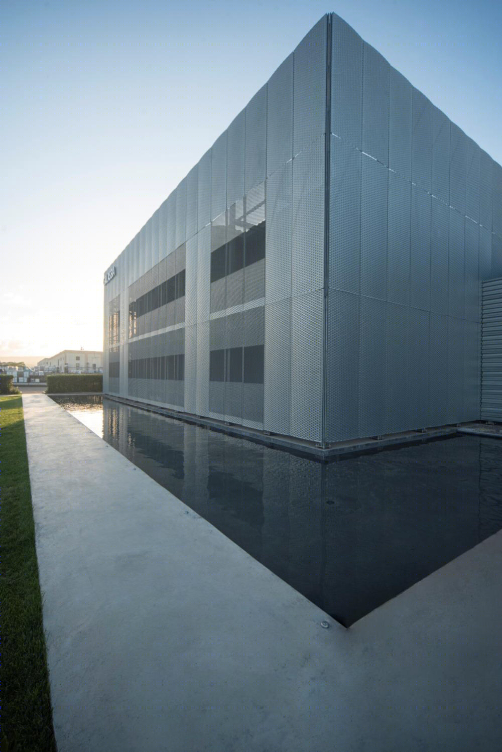 重塑 60 年代建筑风格的 Galassia 总部设计-12