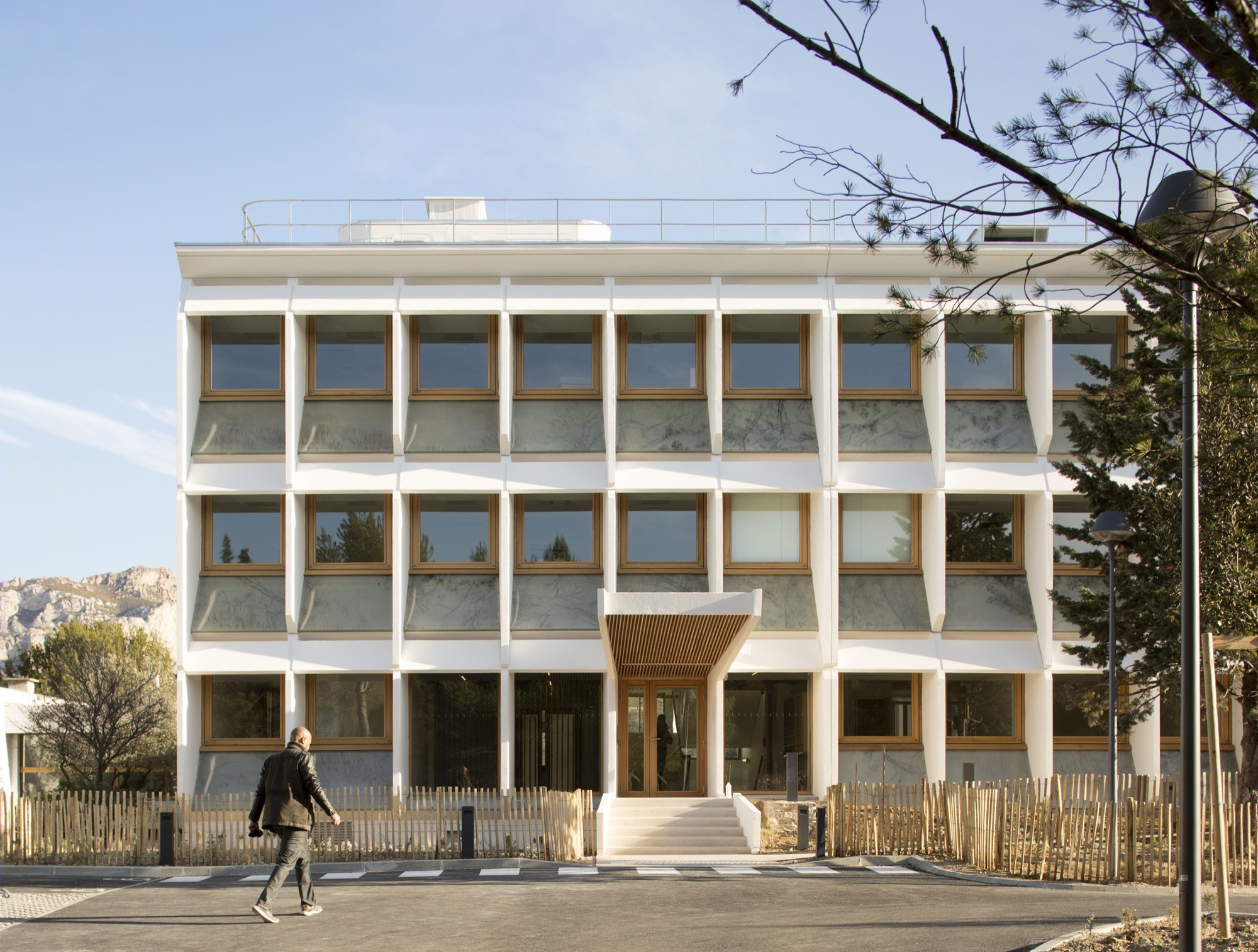 MI·mAbs · 现代科研建筑与自然景观的和谐对话-18