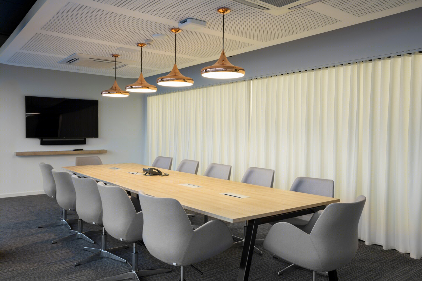 乌拉圭 WPP 办公室设计 | 现代灰色乙烯基地板-3