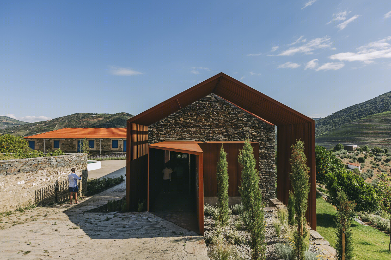 葡萄牙酒庄酒店“Ventozelo Hotel”丨Santelmo & Pereira-1