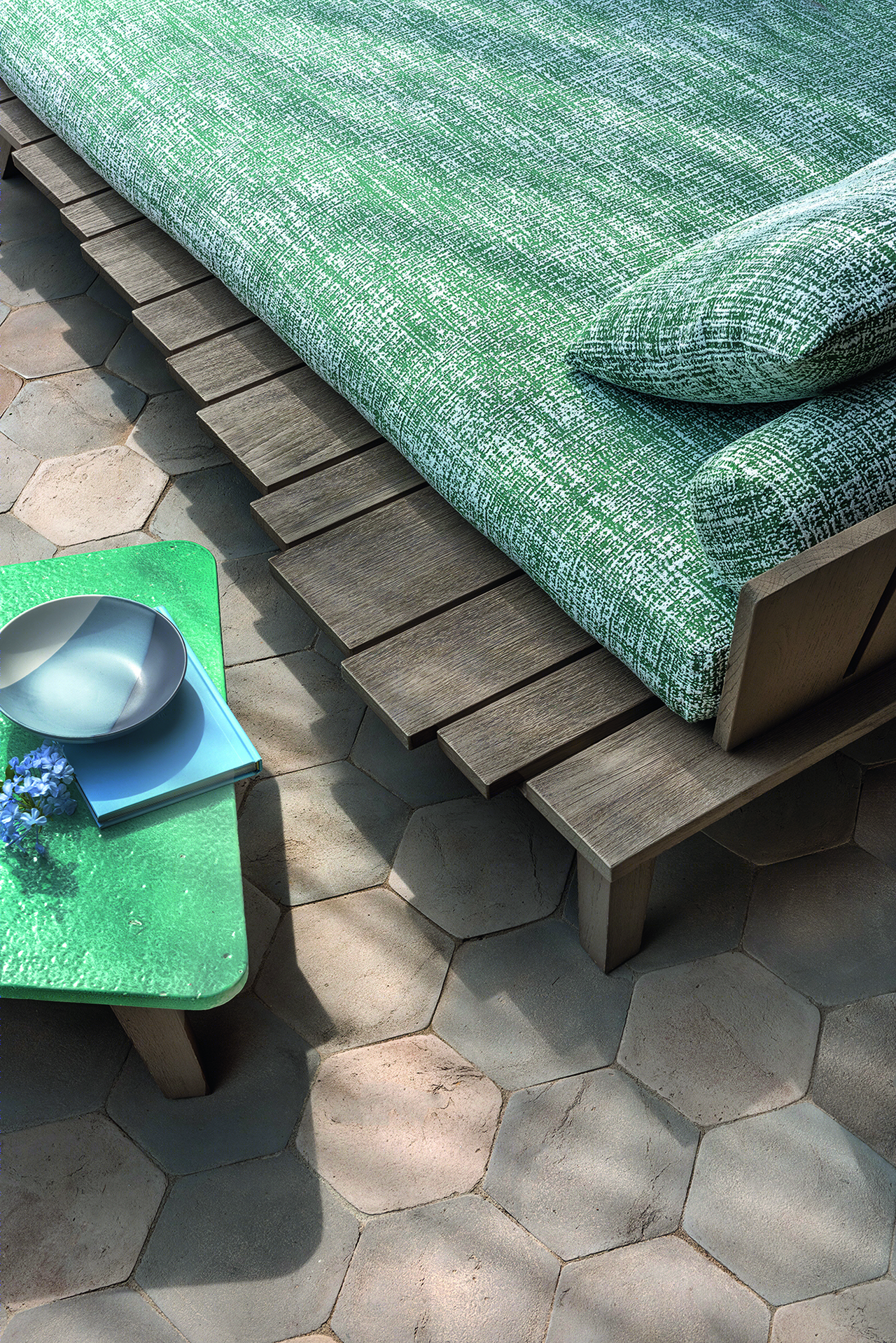 自然灵感 Rafael 户外家具展现坚固与精致-8