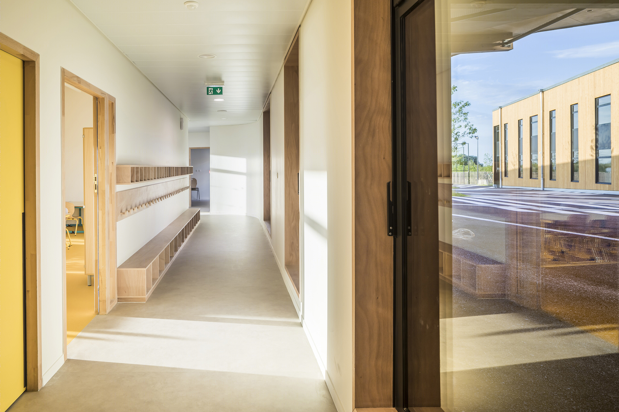 Jean Louis Étienne School 教育建筑设计-25