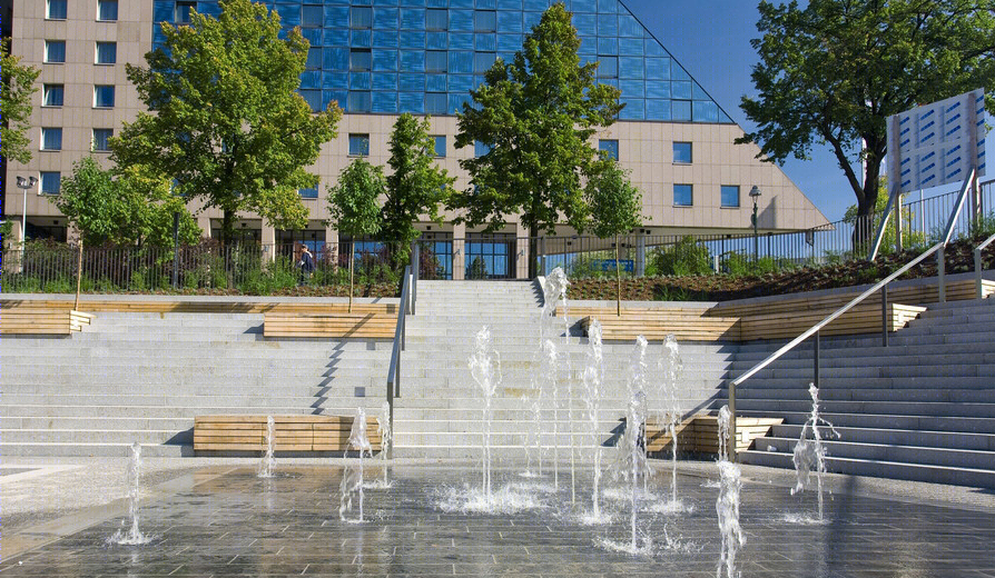 柏林城市运河边的公共休闲空间-12