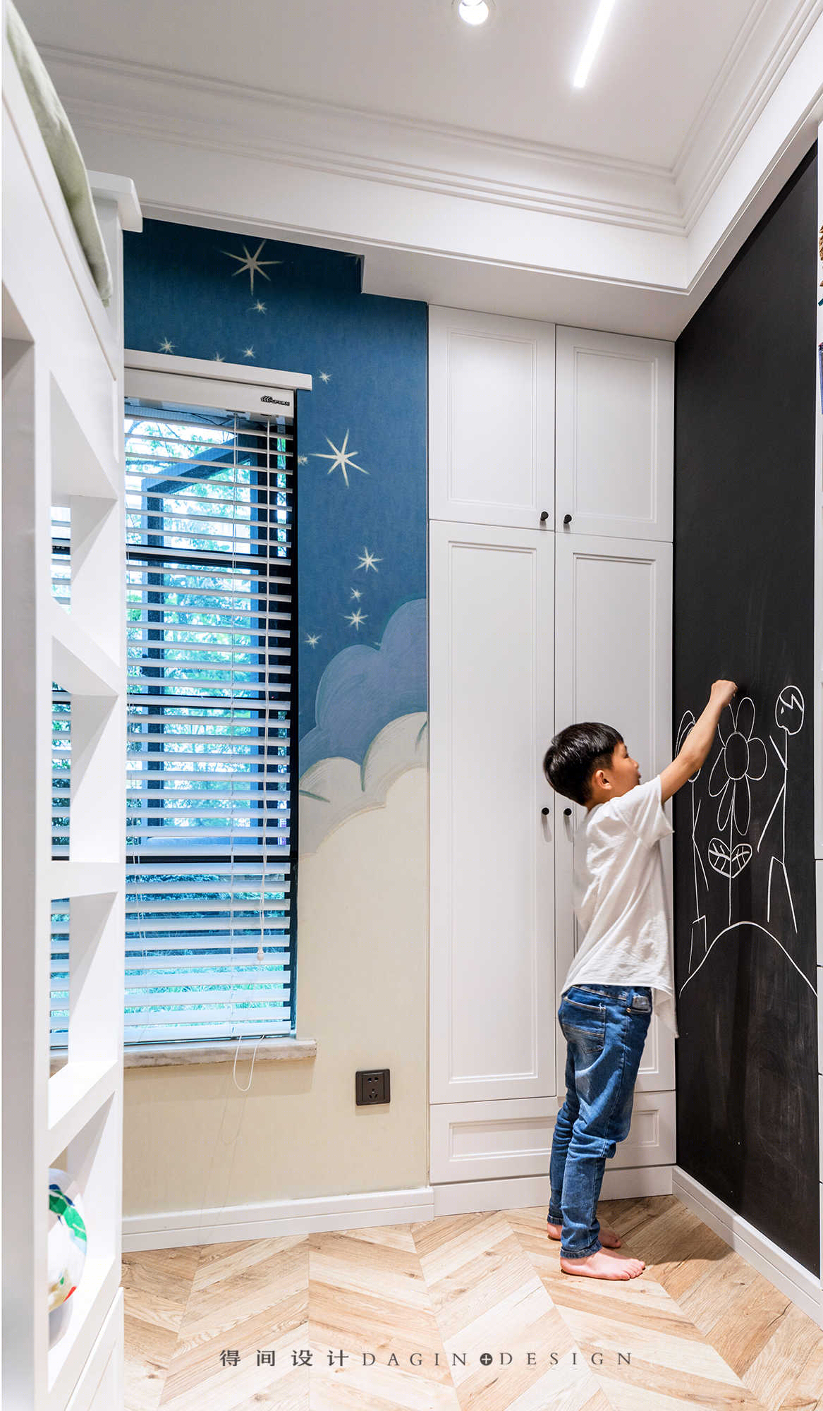 破旧二手房爆改四房：明亮大客厅2个儿童房-48