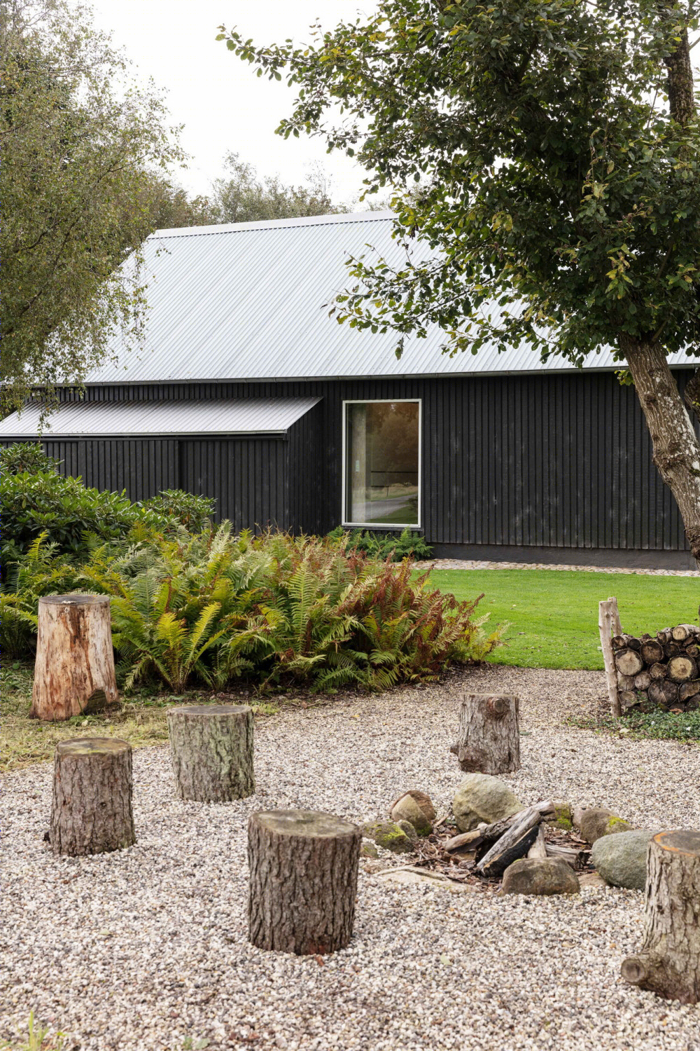 丹麦荒地上的农场别墅 | 自然与现代的完美融合-0