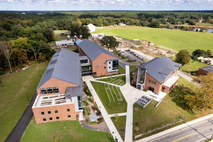 "Bristol County Agricultural High School | 绿色环保的农业教育创新设计"-17