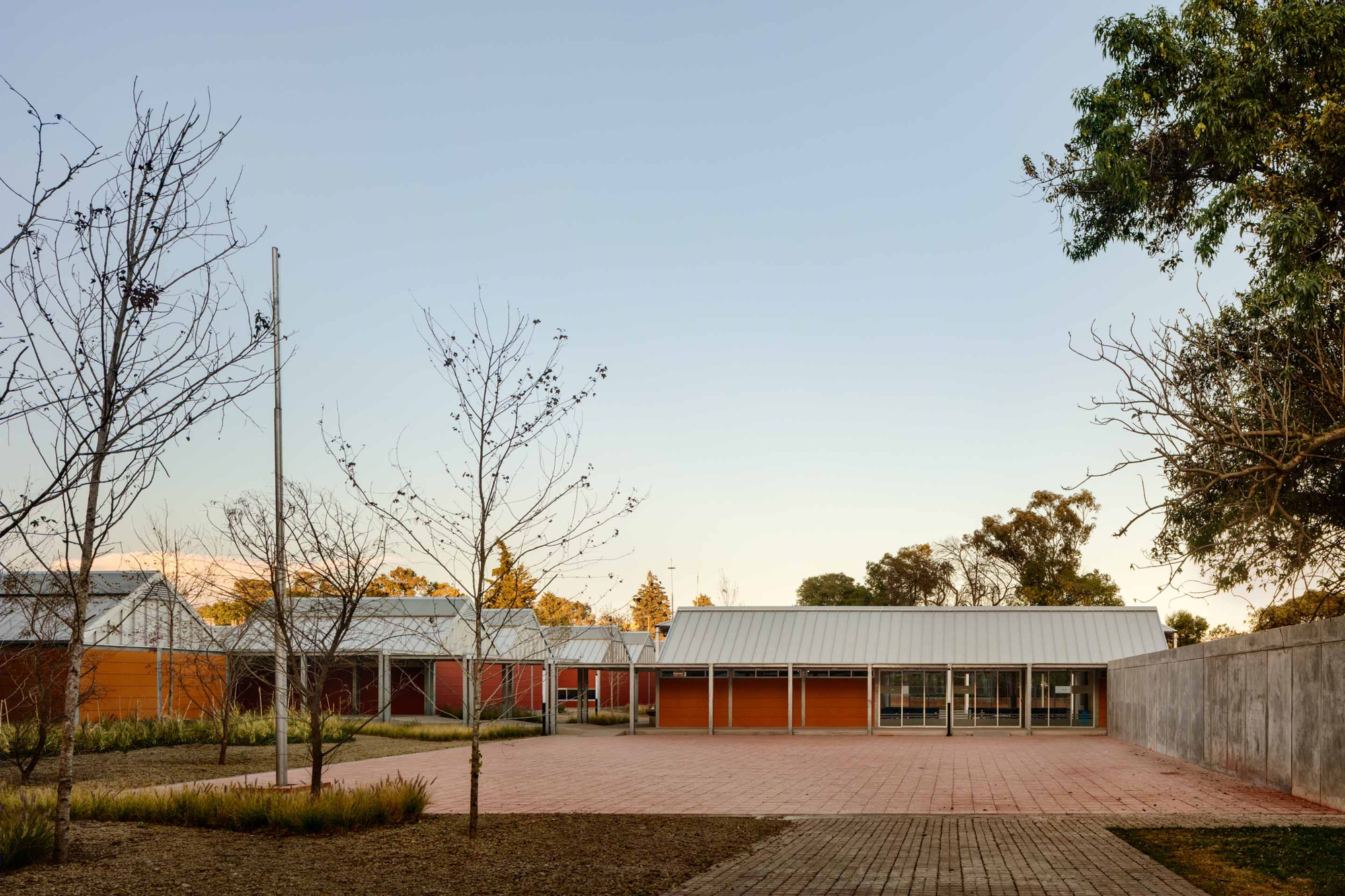 模块化设计助力灾后重建,温暖明亮乡村小学-15
