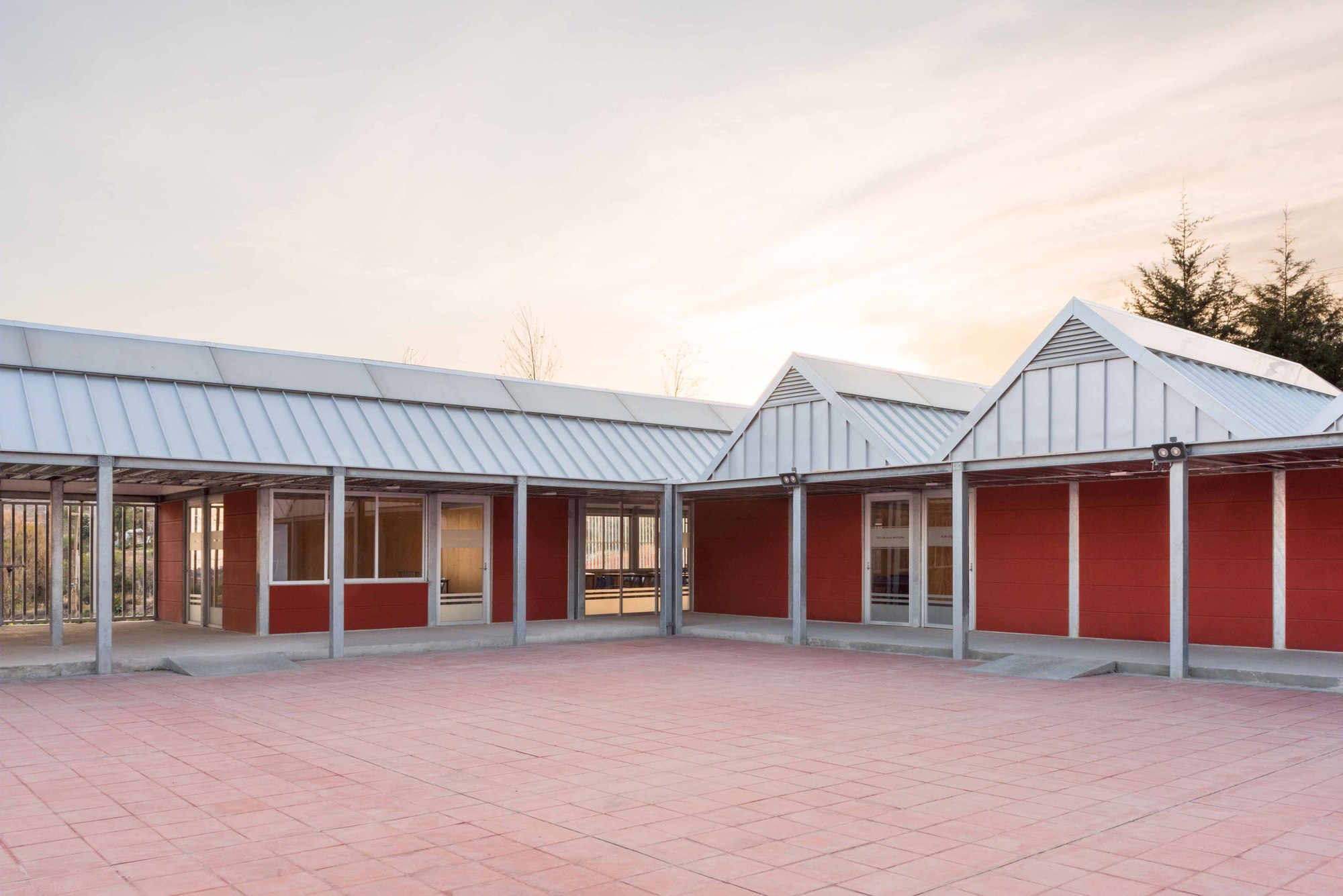 模块化设计助力灾后重建,温暖明亮乡村小学-21