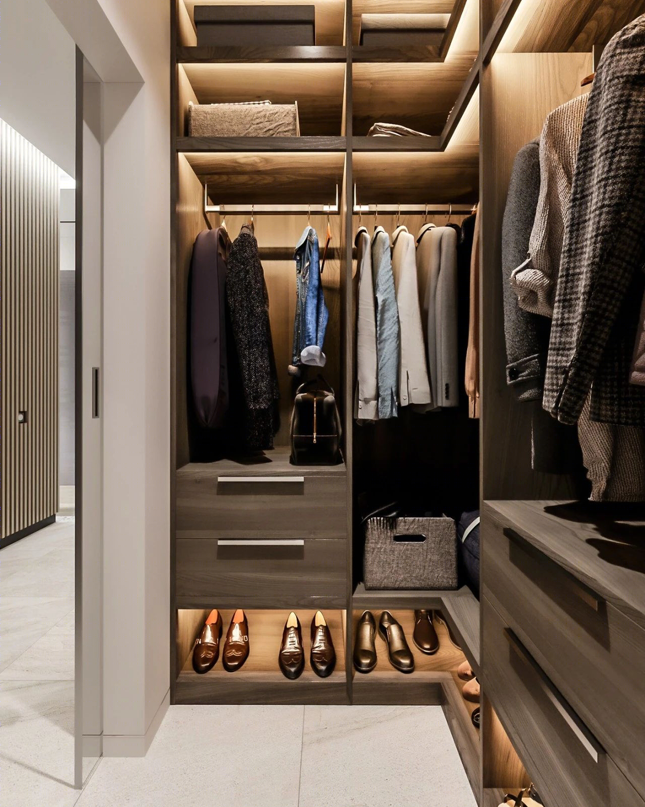 Igor Glushan 打造 104㎡轻奢美宅，温暖原木色调营造惬意空间-24