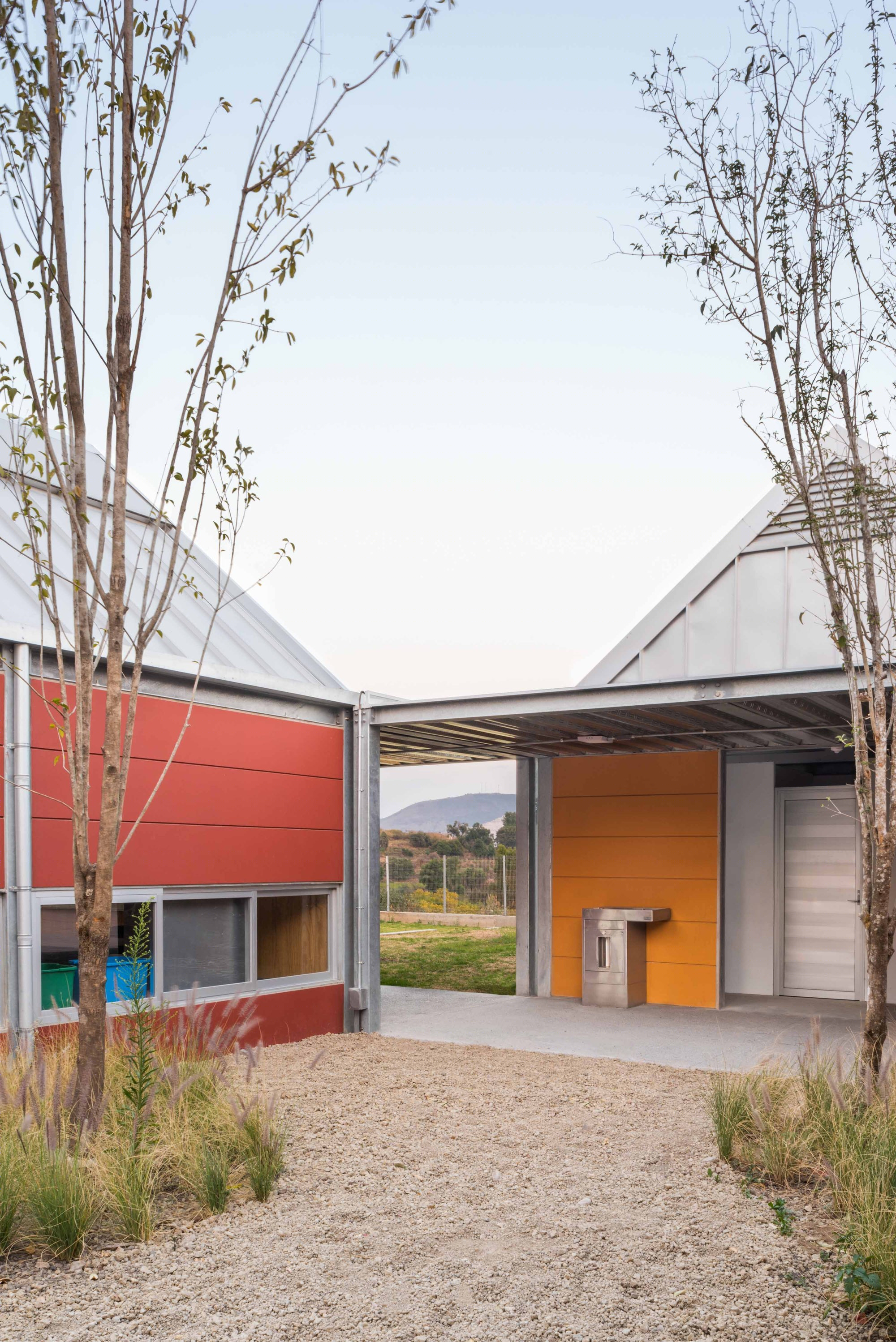 模块化设计助力灾后重建,温暖明亮乡村小学-26